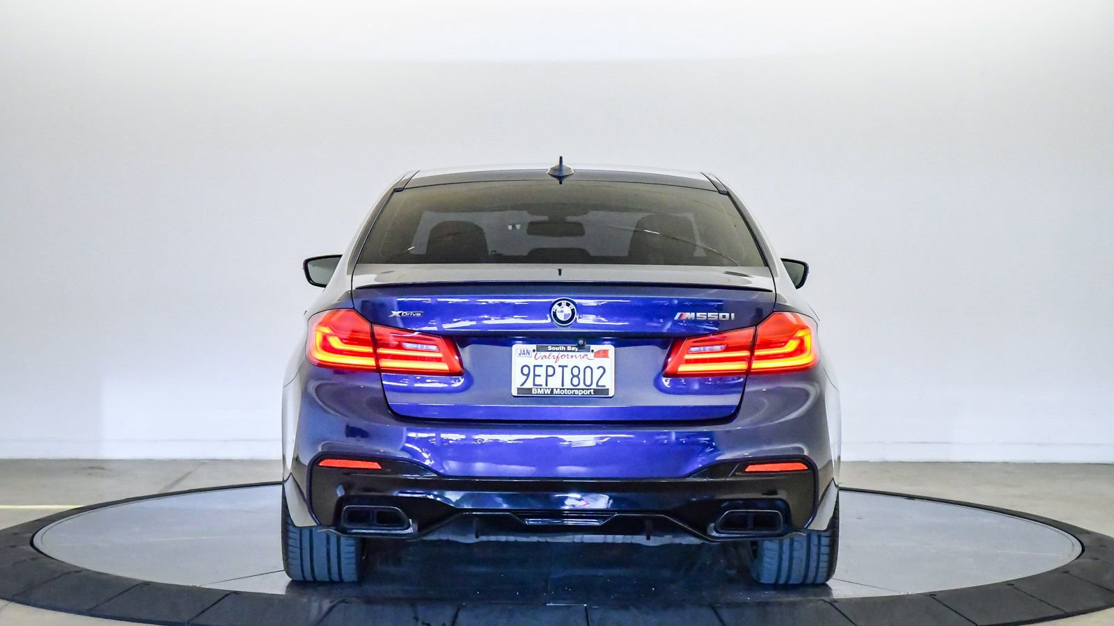 Used 2020 BMW M550i xDrive w/ Executive Package image 3