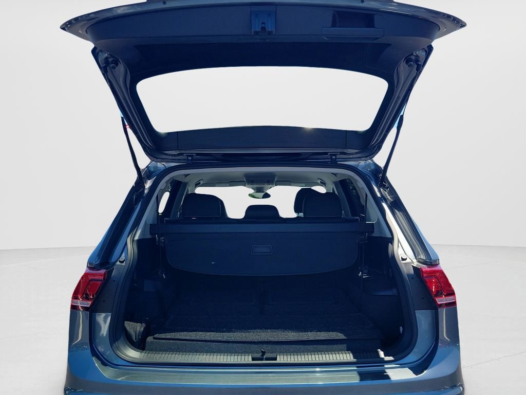 Used 2023 Volkswagen Tiguan SE FWD image 9