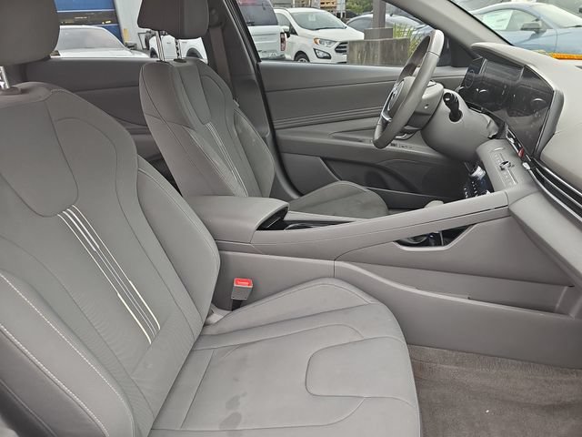 Used 2023 Hyundai Elantra SEL w/ Convenience Package FWD image 12