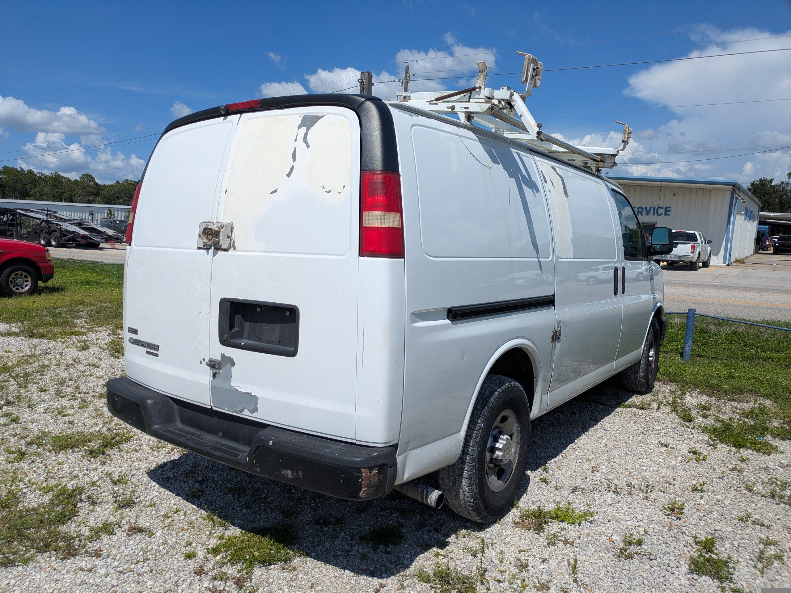 Used 2011 Chevrolet Express 2500 RWD image 3