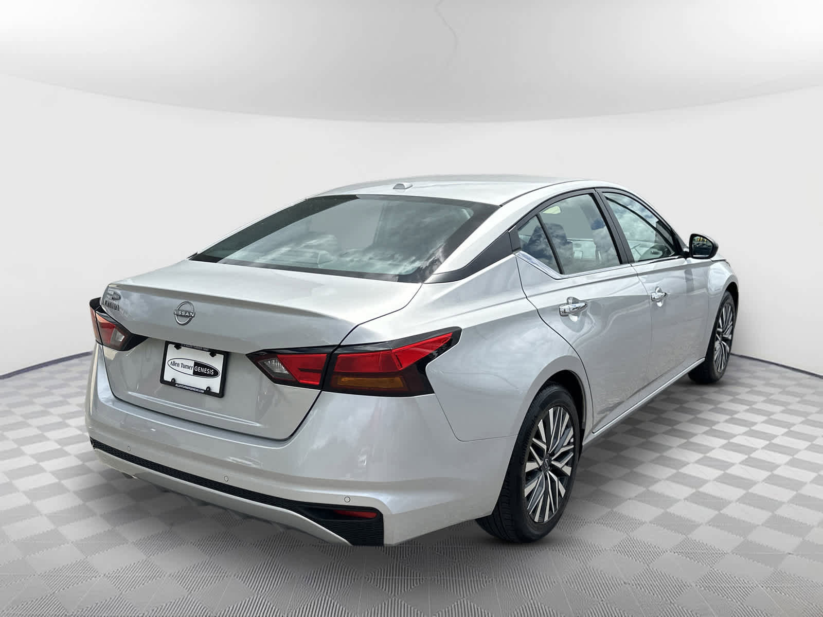 Used 2025 Nissan Altima 2.5 SV FWD image 6
