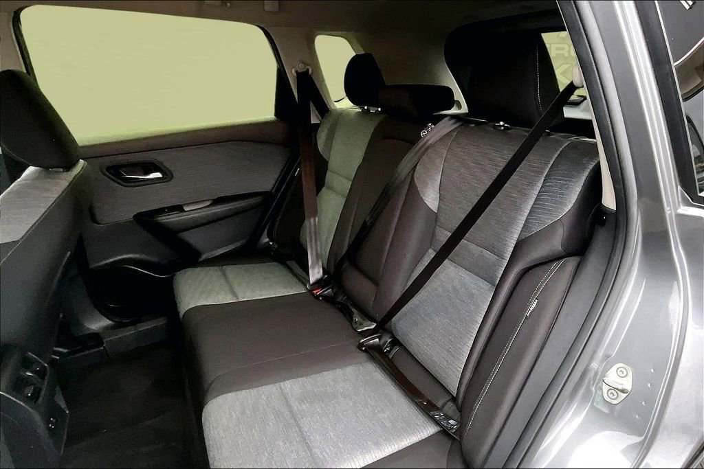 Used 2023 Nissan Rogue SV image 25