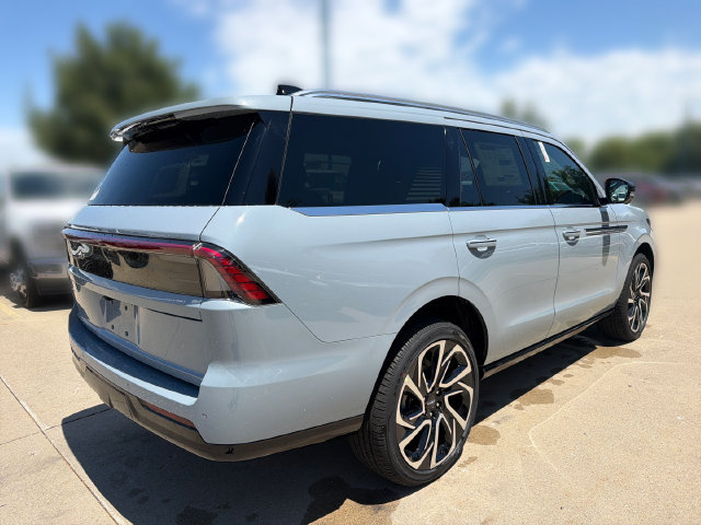 New 2026 Lincoln Navigator Reserve AWD/4WD image 6