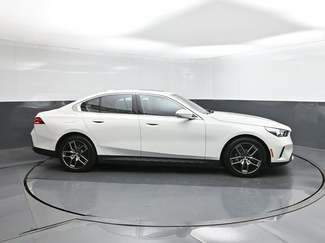 New 2026 BMW i5 eDrive40 w/ Premium Package RWD image 11
