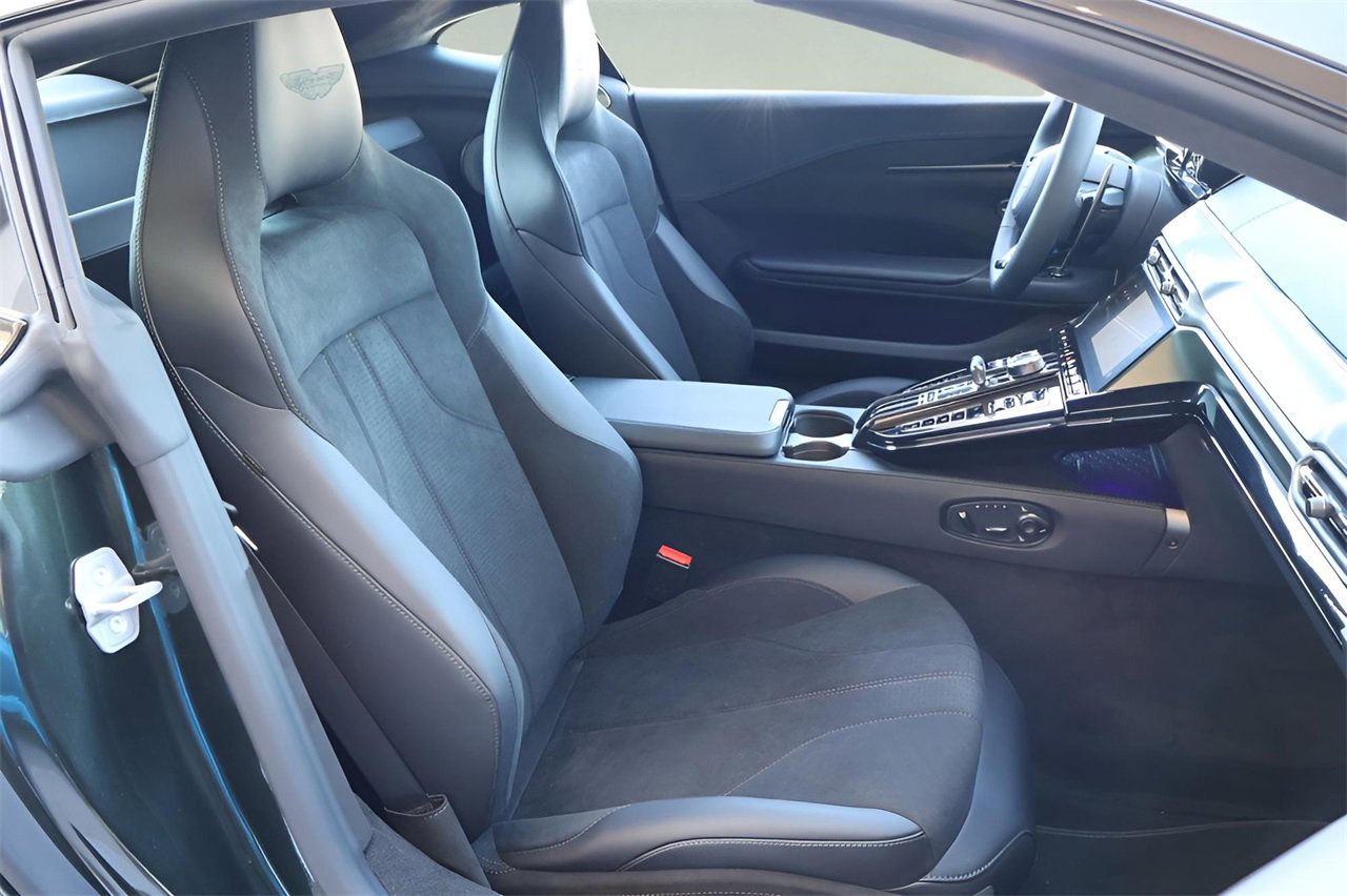 Used 2025 Aston Martin V8 Vantage Coupe image 17