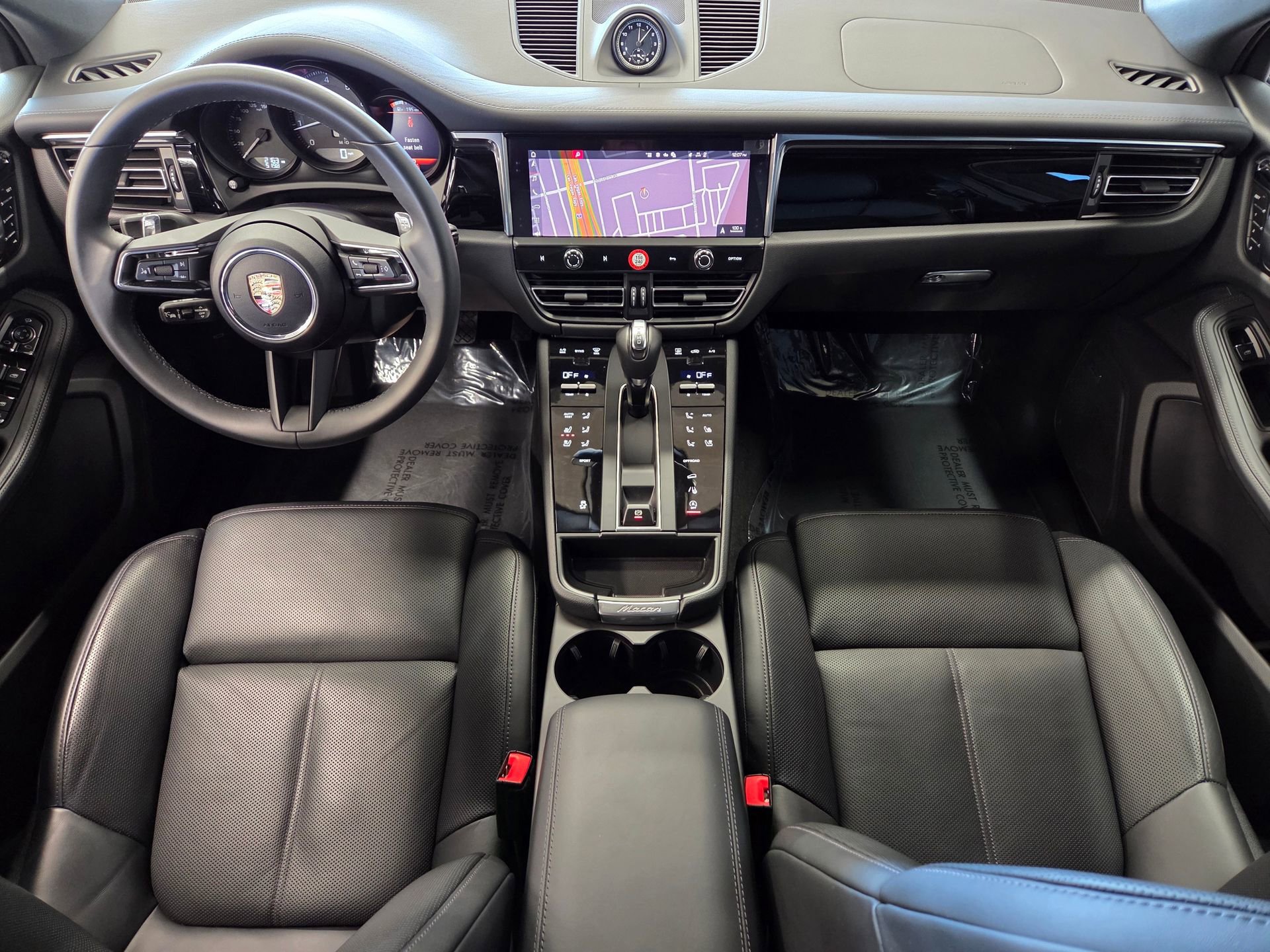 Certified 2025 Porsche Macan AWD/4WD image 13