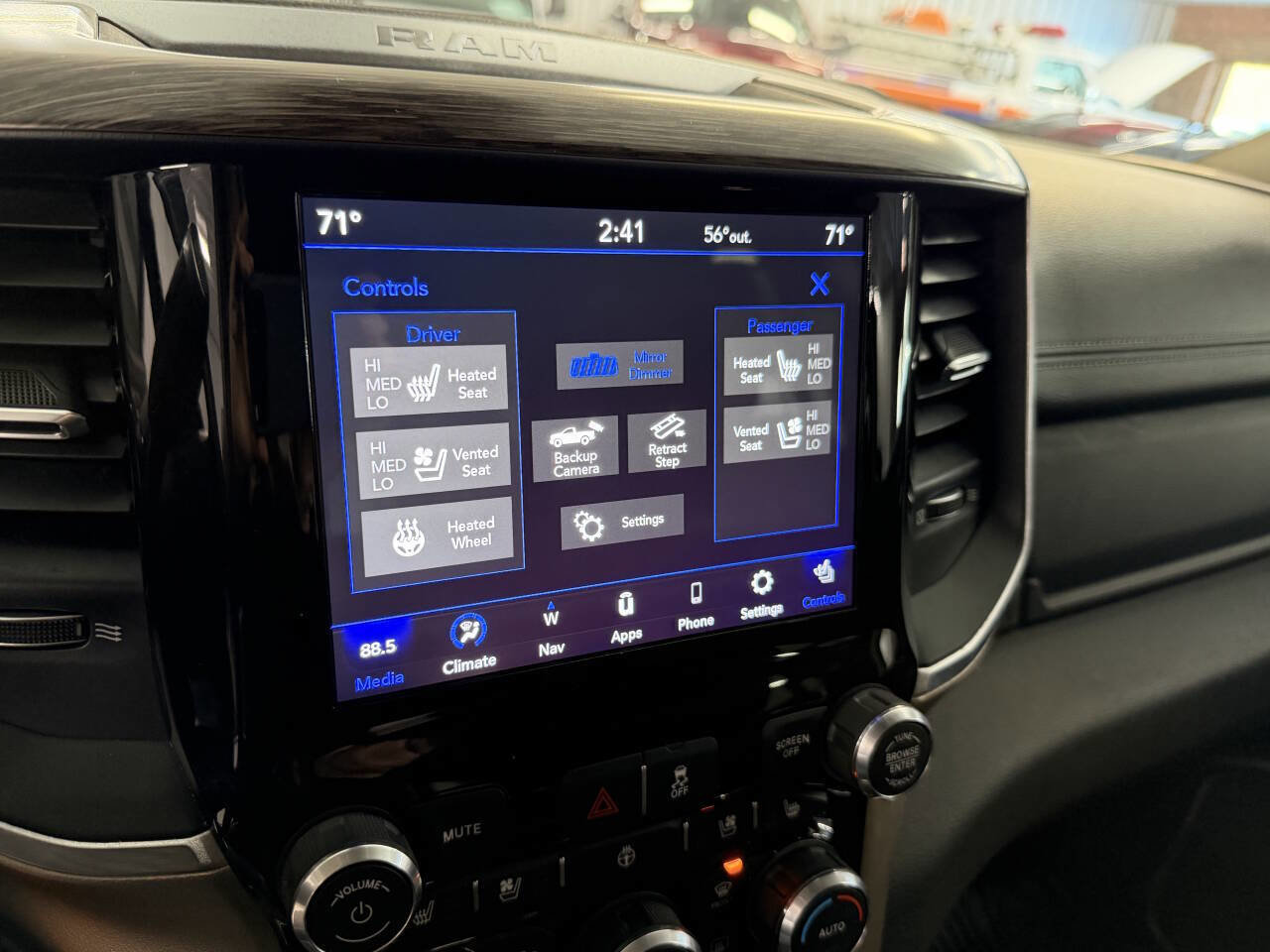 Used 2019 RAM 3500 Laramie image 39