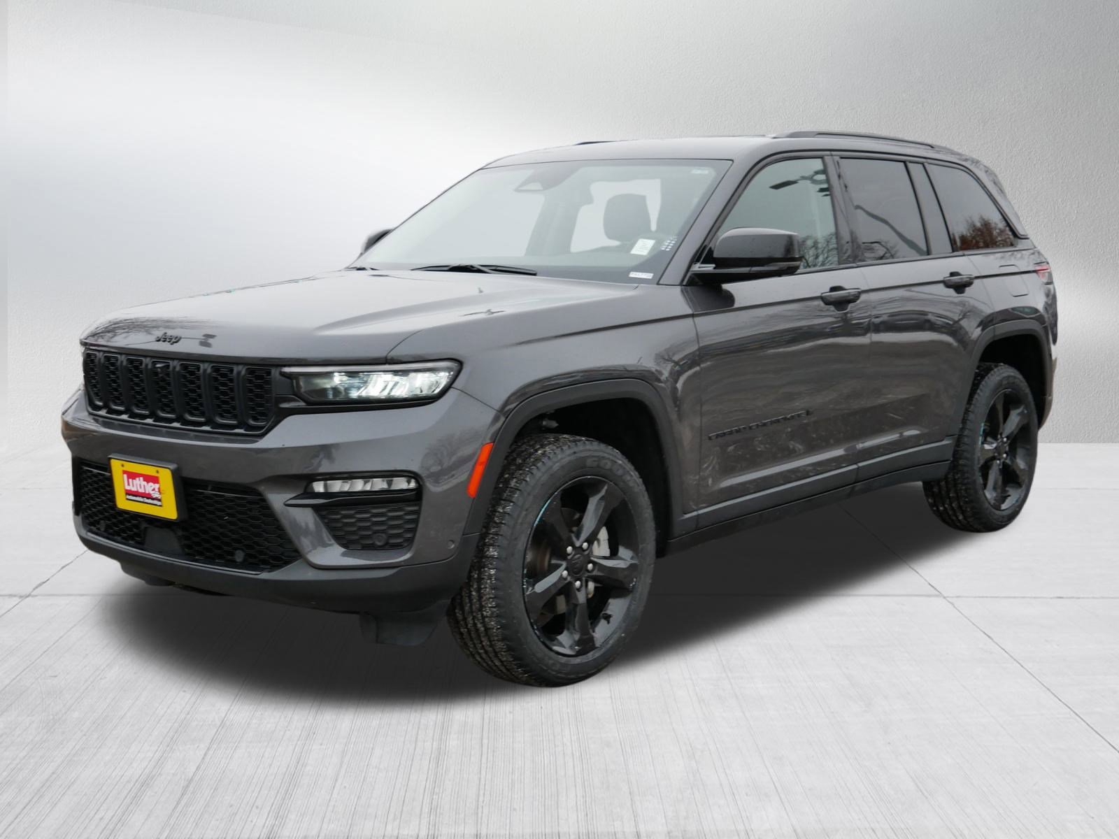 Certified 2023 Jeep Grand Cherokee Limited w/ Luxury Tech Group II image 3