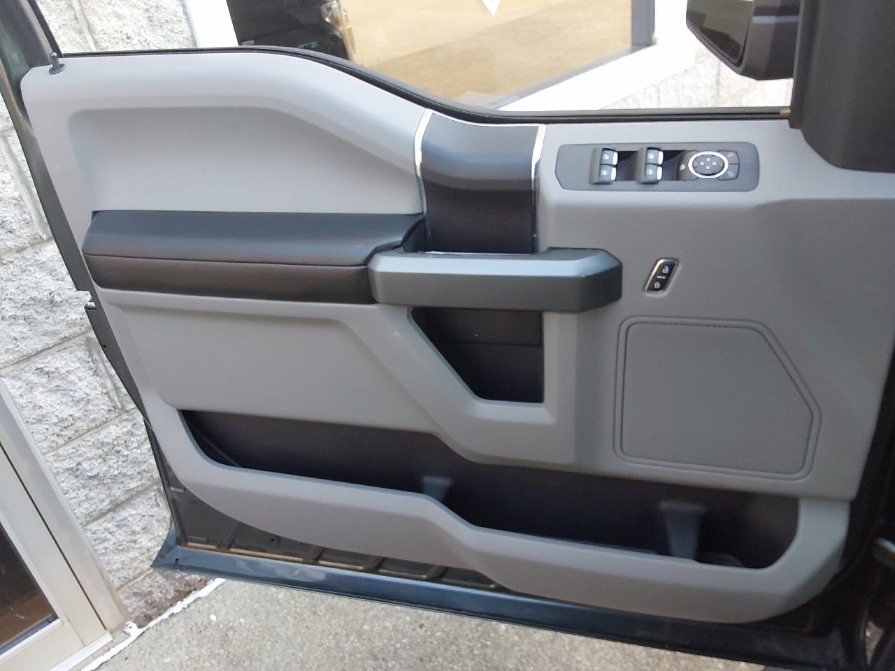 Used 2018 Ford F150 XLT image 25