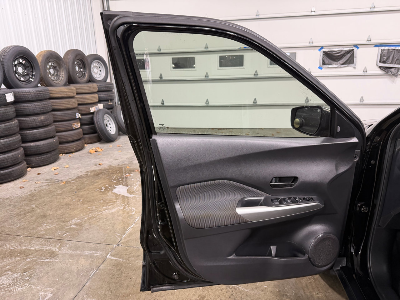 Used 2020 Nissan Kicks S image 9