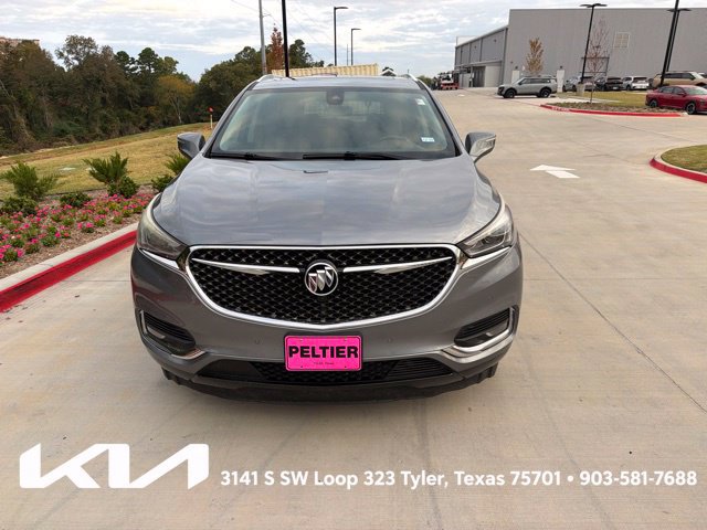 Used 2018 Buick Enclave Avenir w/ Avenir Technology Package FWD image 2