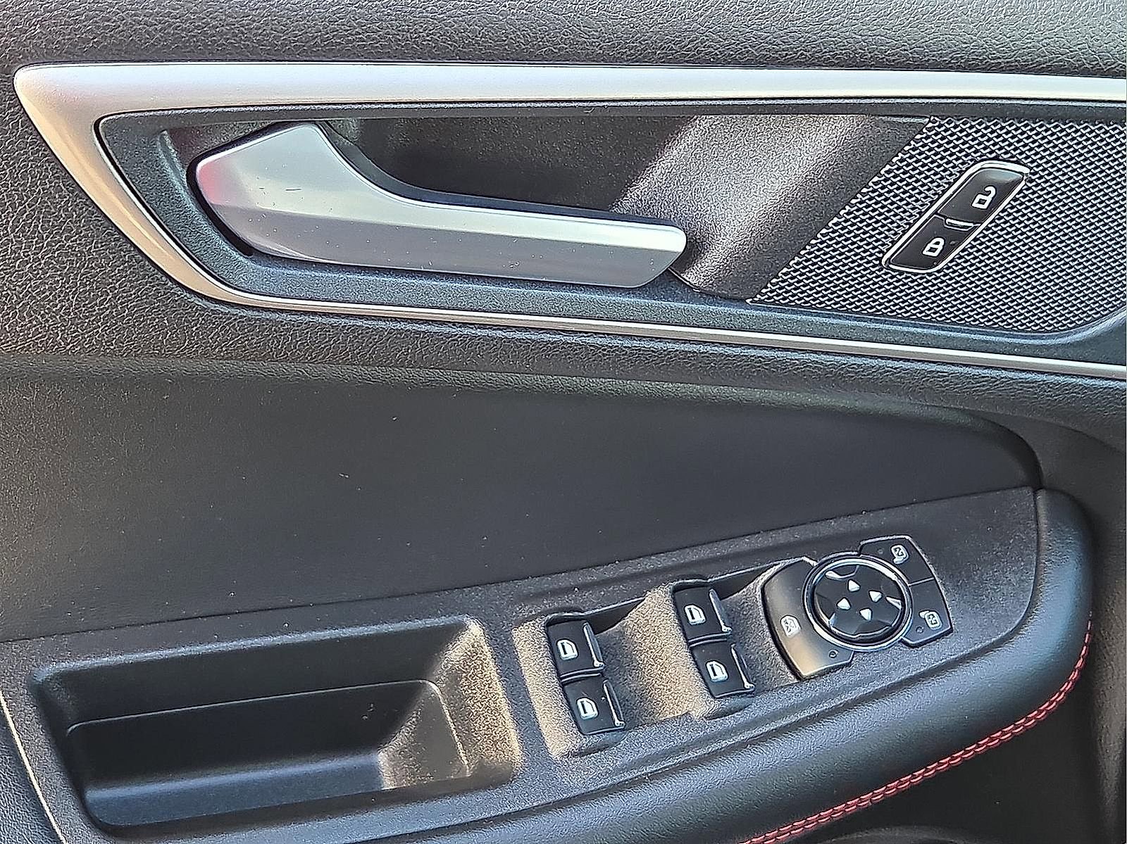 Certified 2024 Ford Edge ST-Line w/ Class II Trailer Tow Package AWD/4WD image 13