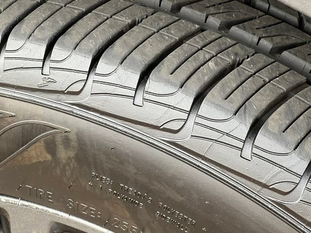Used 2018 Ford Explorer XLT w/ Equipment Group 202A AWD/4WD image 9