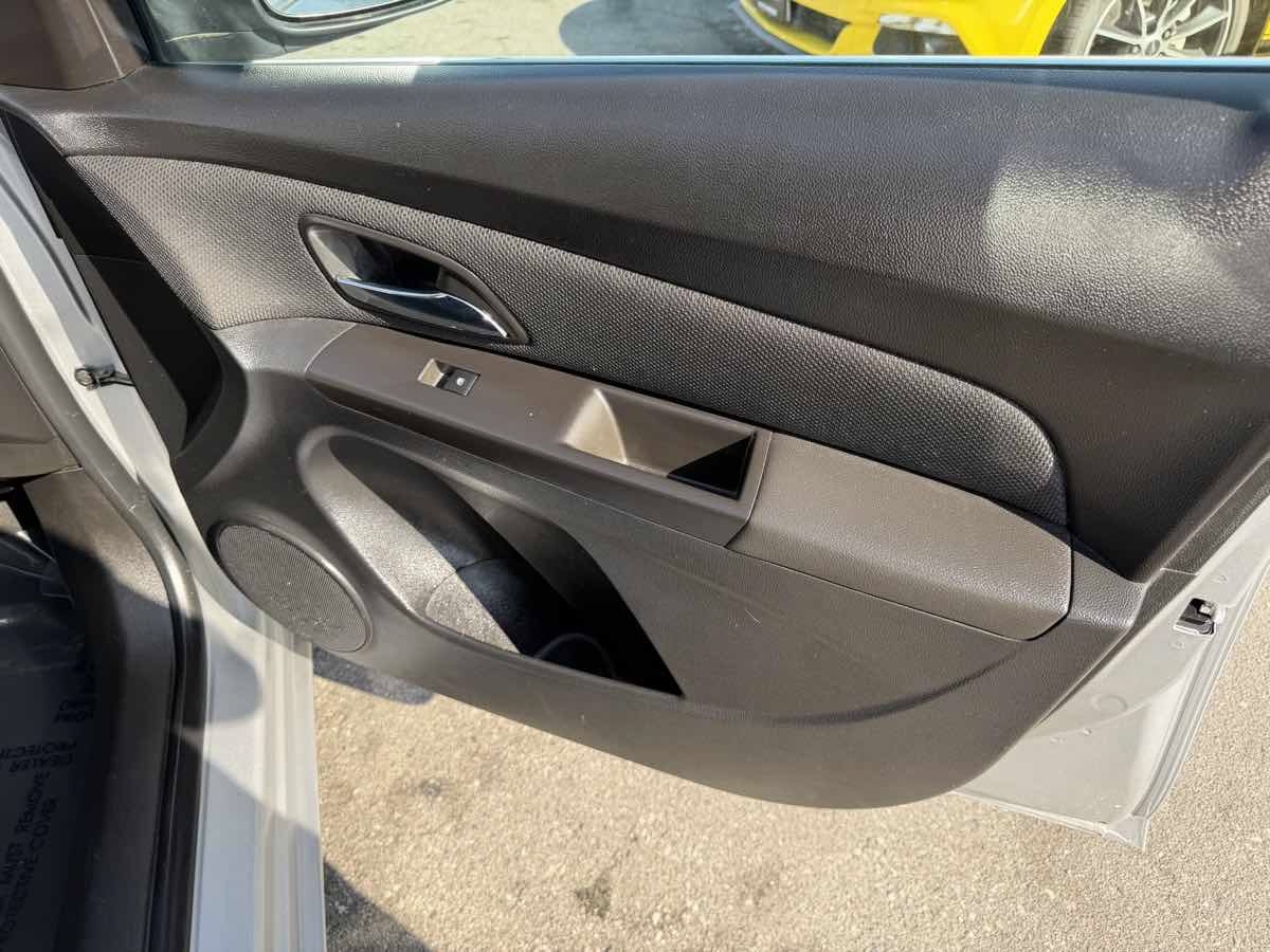 Used 2014 Chevrolet Cruze LT FWD image 15