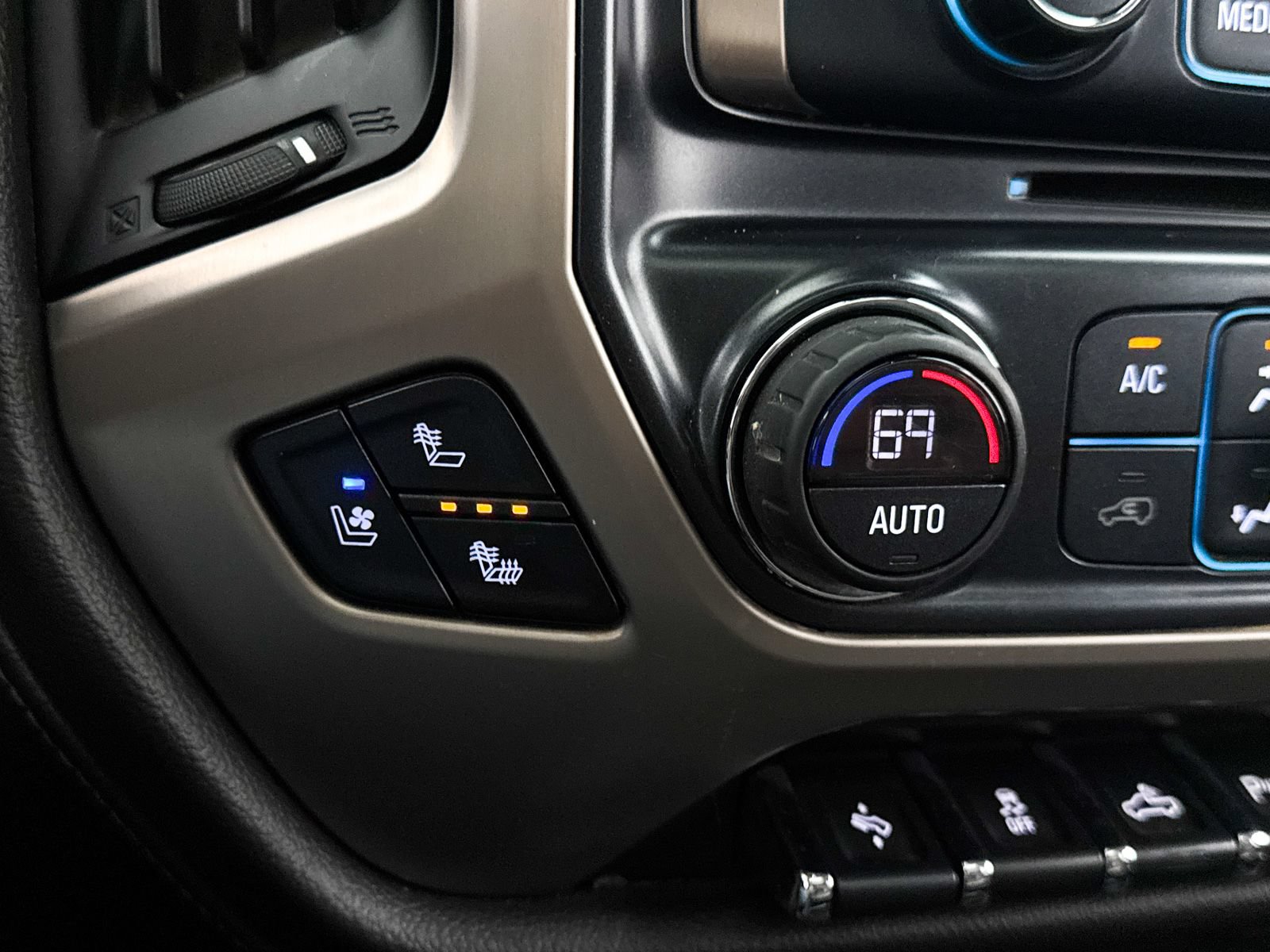 Used 2019 GMC Sierra 2500 Denali w/ Duramax Plus Package AWD/4WD image 21