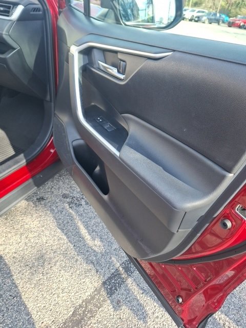 Used 2021 Toyota RAV4 XLE Premium image 26