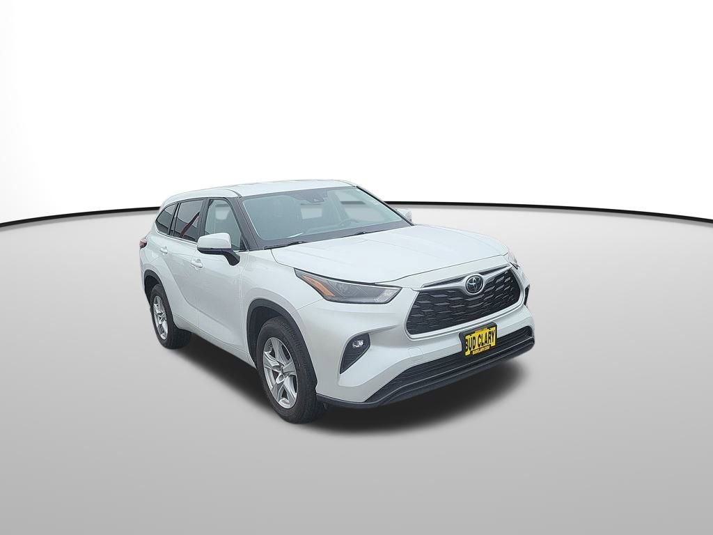 Used 2023 Toyota Highlander LE image 8