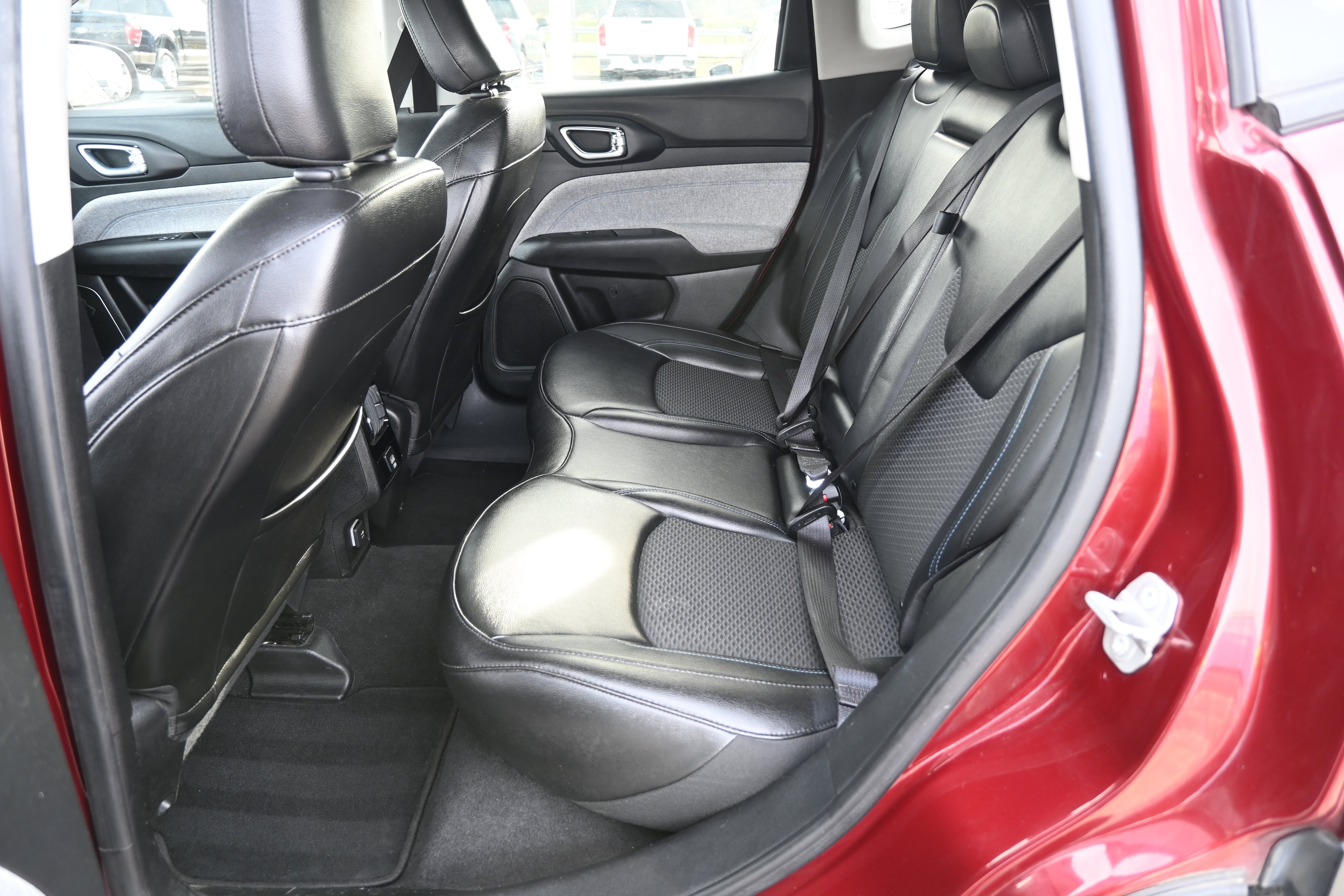 Used 2022 Jeep Compass Latitude image 33