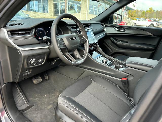 New 2025 Jeep Grand Cherokee 4WD image 8