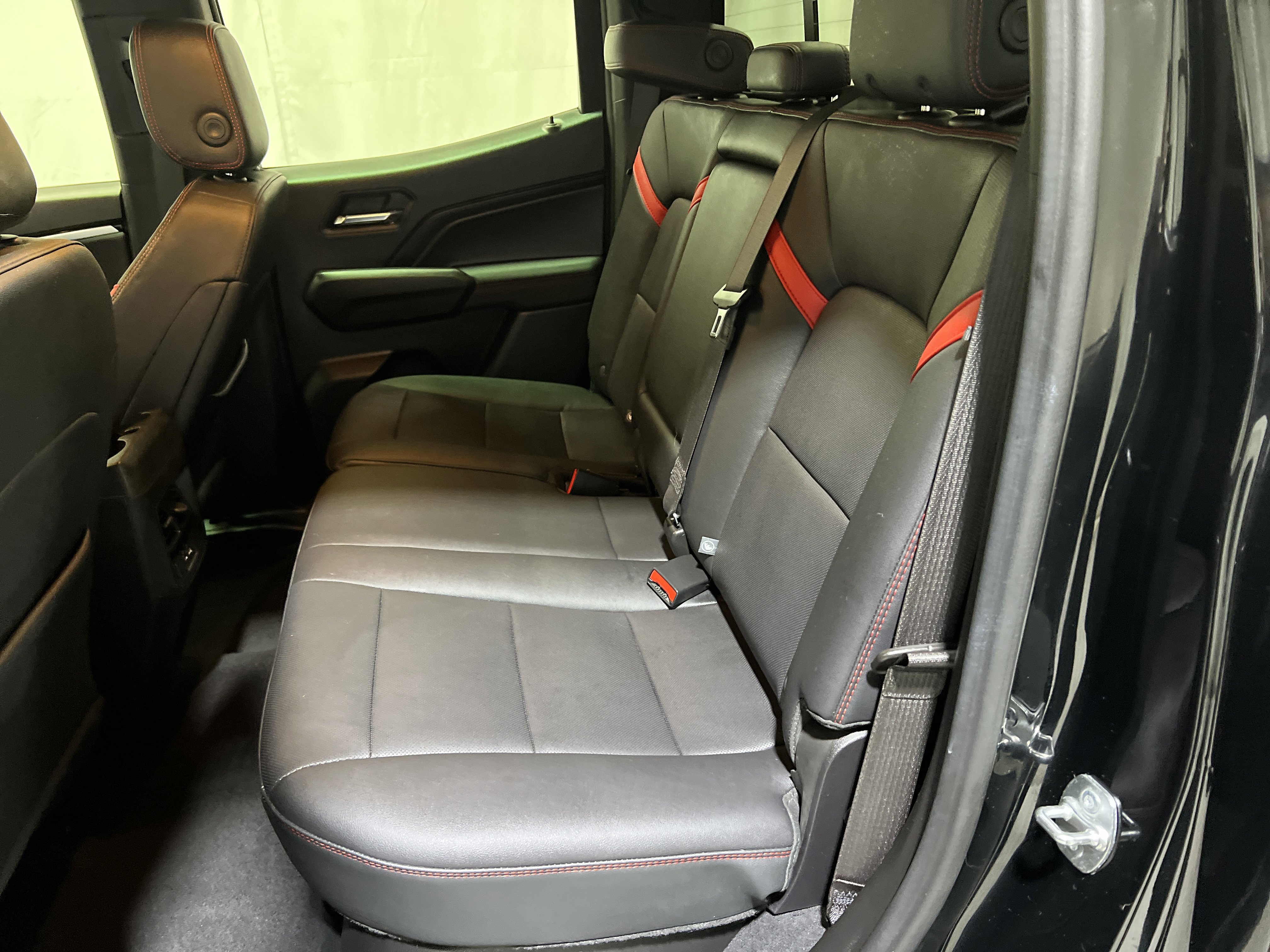 Used 2024 Chevrolet Colorado Z71 w/ Z71 Convenience Package 2 image 17