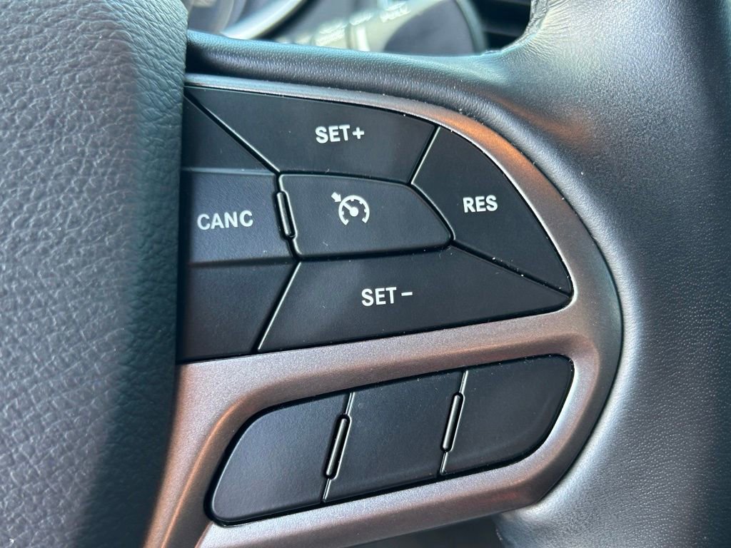 Used 2021 Jeep Cherokee Latitude Lux w/ Comfort/Convenience Group FWD image 24