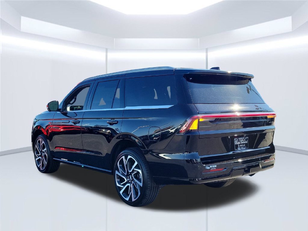 Certified 2026 Lincoln Navigator Black Label AWD/4WD image 6