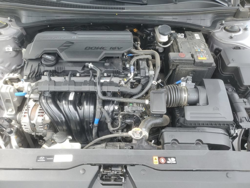 Used 2025 Hyundai Elantra Limited FWD image 27
