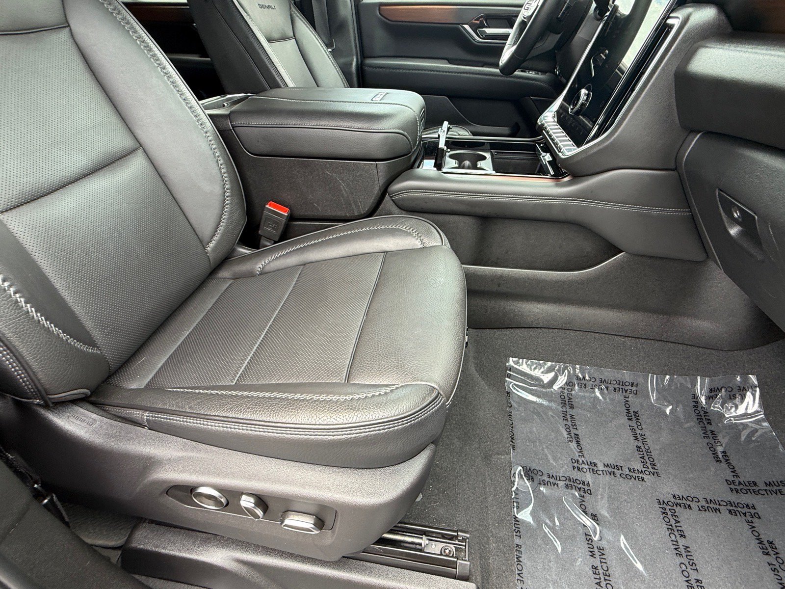 Used 2025 GMC Yukon XL Denali AWD/4WD image 10