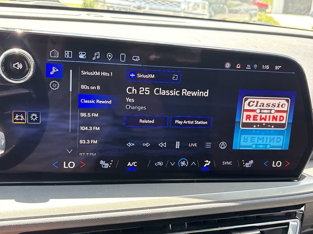 New 2025 Chevrolet Traverse LT image 14