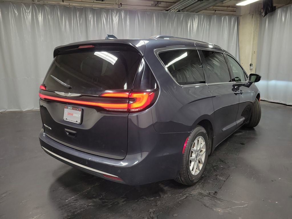 Used 2021 Chrysler Pacifica Touring-L image 8