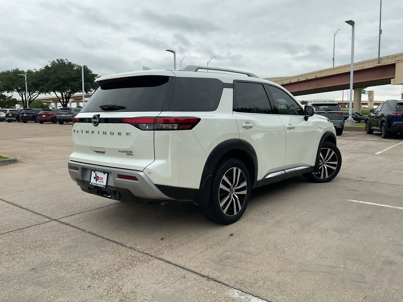 Used 2024 Nissan Pathfinder Platinum w/ Cargo Package AWD/4WD image 6