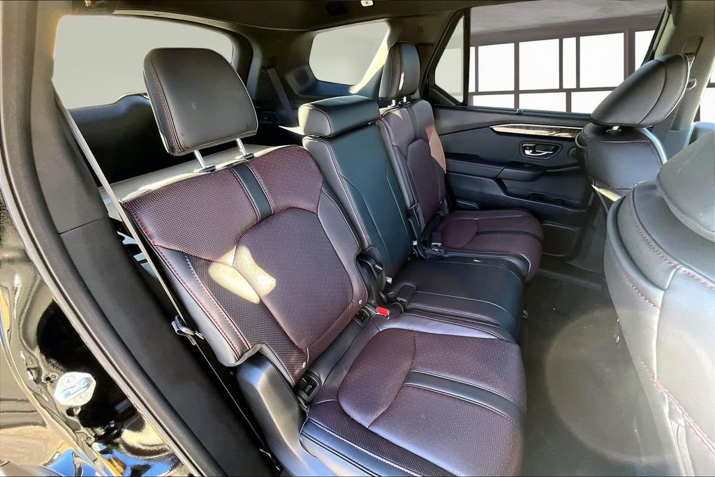 New 2025 Honda Pilot Black Edition image 10