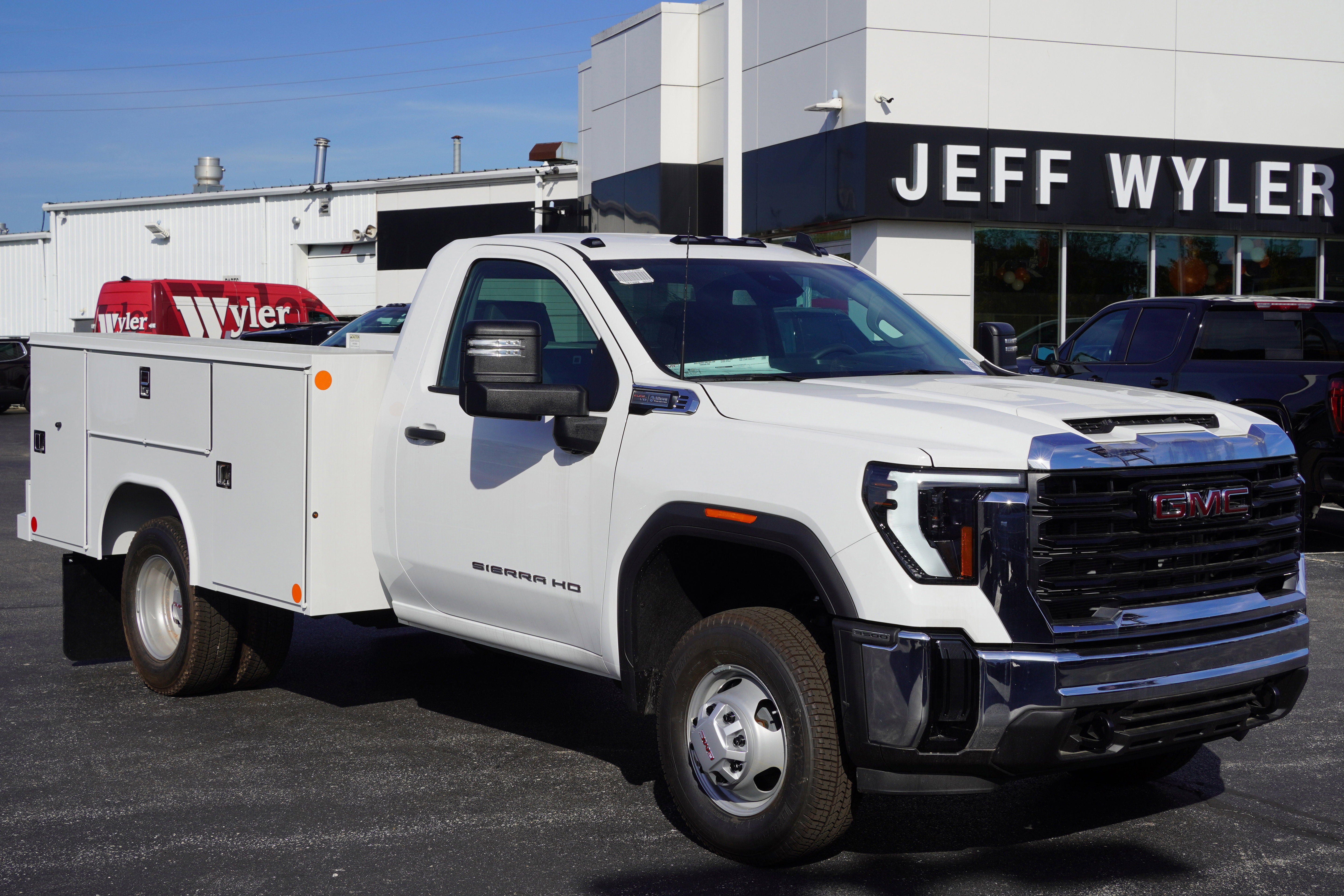 New 2025 GMC Sierra 3500 Pro w/ Convenience Package