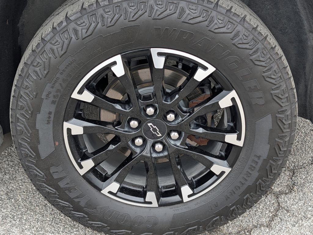 Used 2024 Chevrolet Traverse Z71 w/ Enhanced Driving Package image 8