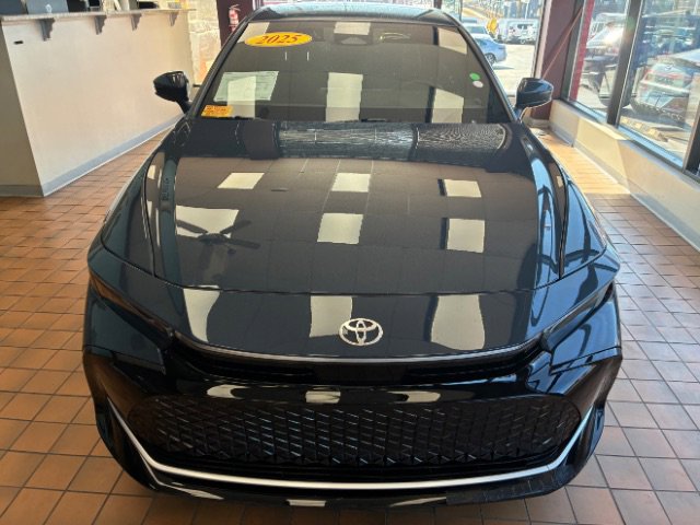 Used 2025 Toyota Crown XLE image 5