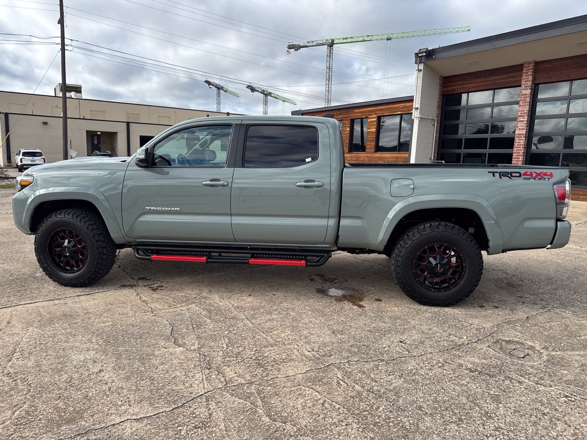 Used 2022 Toyota Tacoma TRD Sport w/ Technology Package AWD/4WD image 8