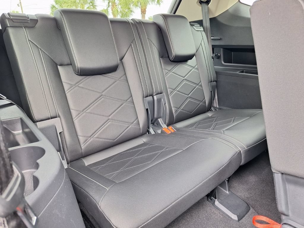 Used 2025 Volkswagen Atlas SE FWD image 34