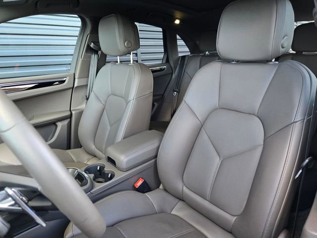 Used 2025 Porsche Macan image 5