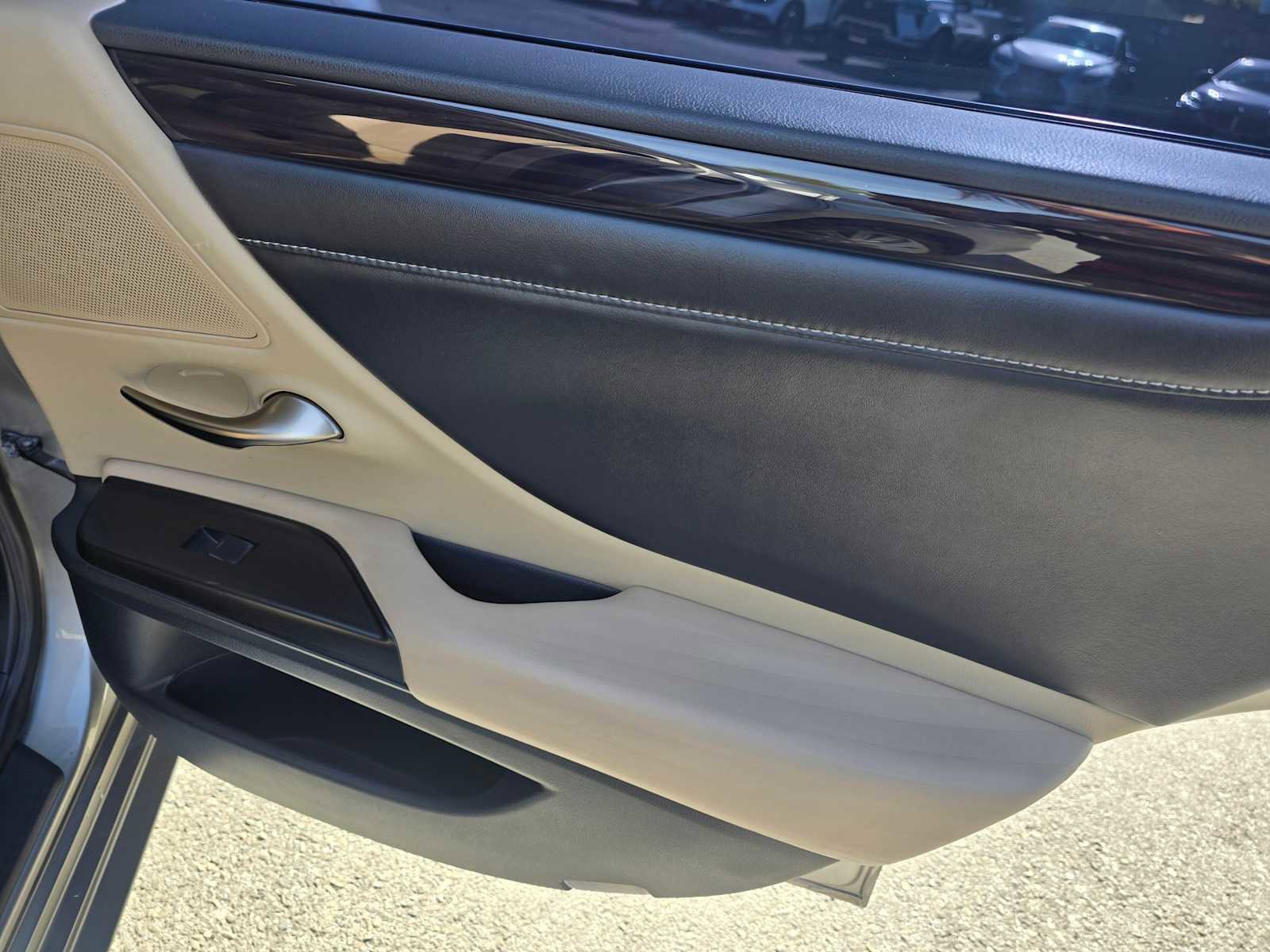 Used 2019 Lexus ES 300h image 13