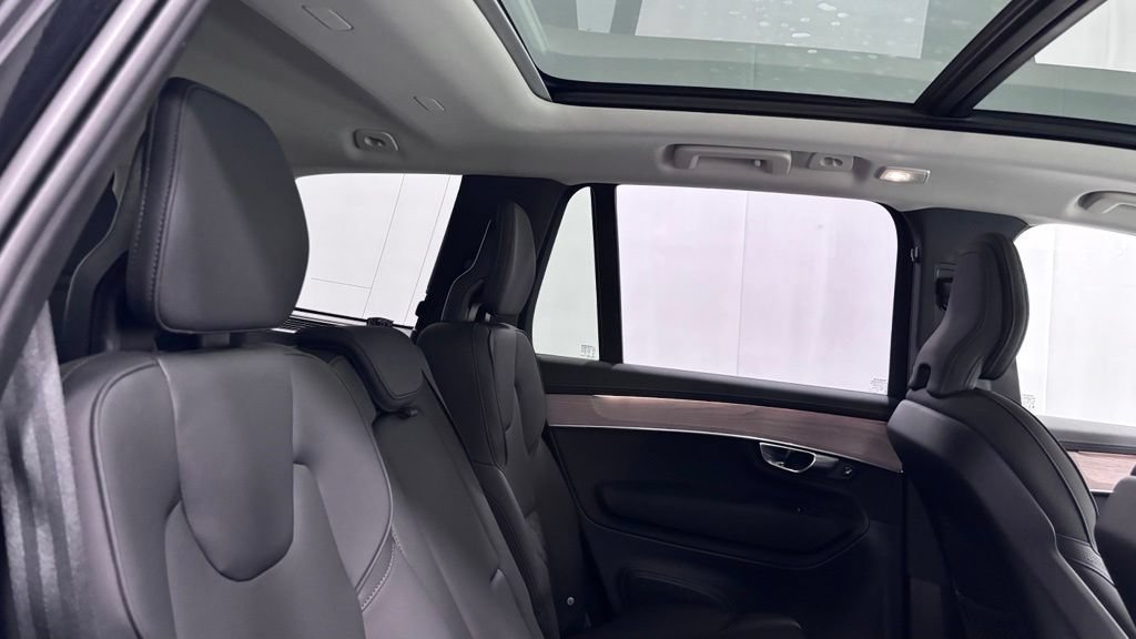 Certified 2025 Volvo XC90 B6 Plus AWD/4WD image 25