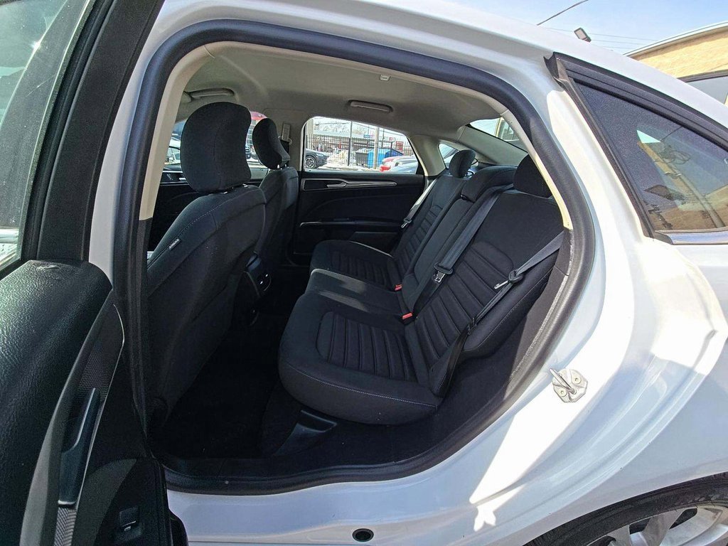 Used 2019 Ford Fusion SE image 5