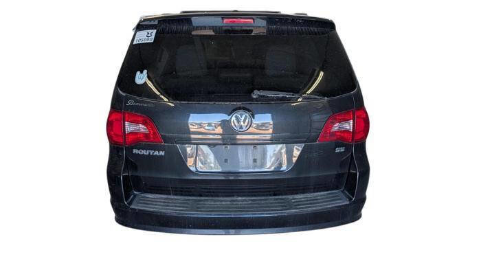Used 2013 Volkswagen Routan SE FWD image 4