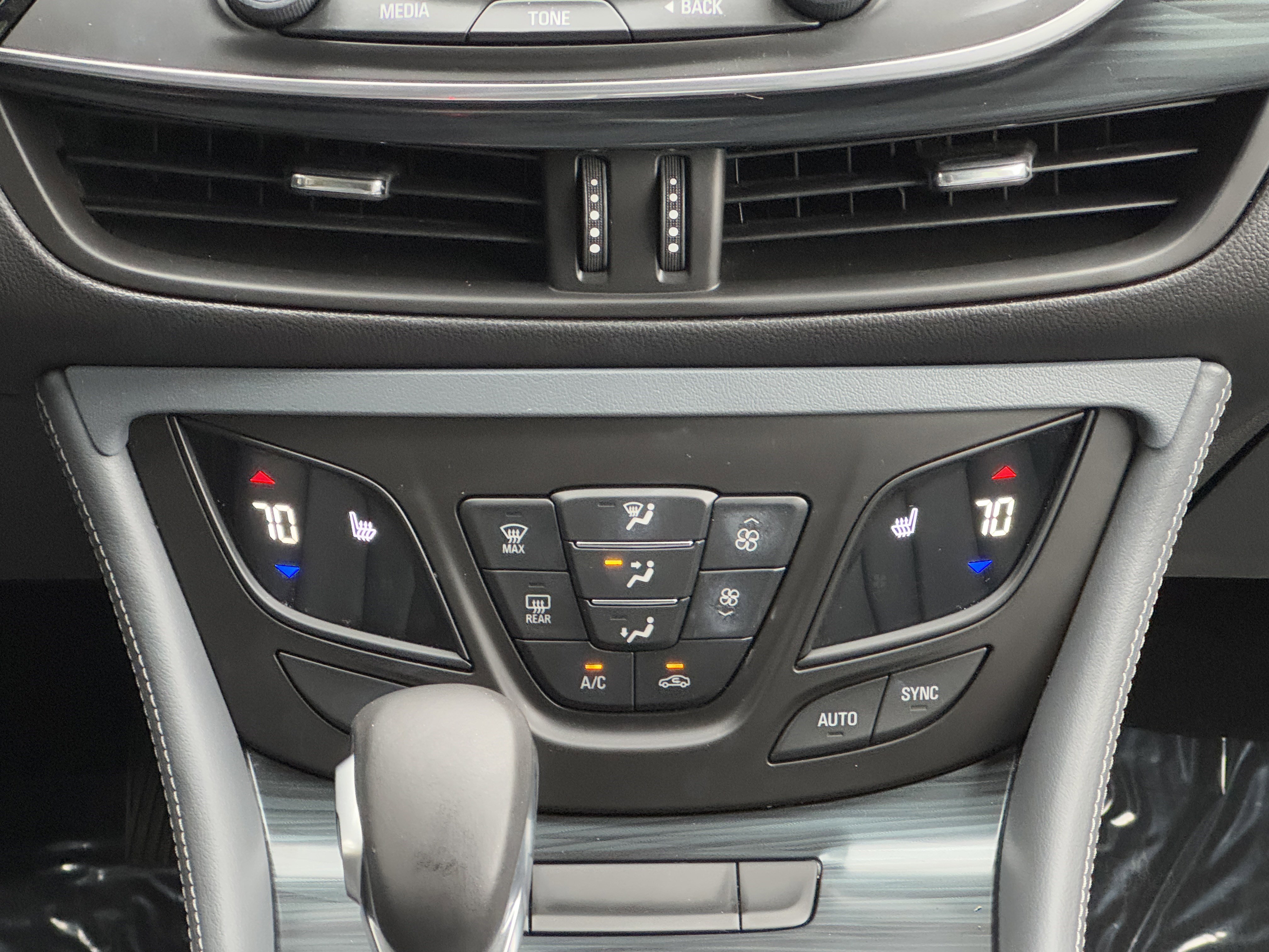 Used 2020 Buick Envision Essence image 24