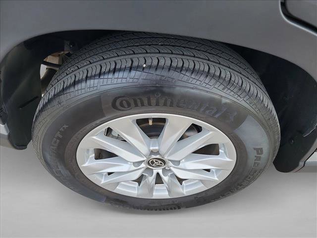 Used 2022 Toyota Corolla Cross LE w/ Moonroof Package image 11