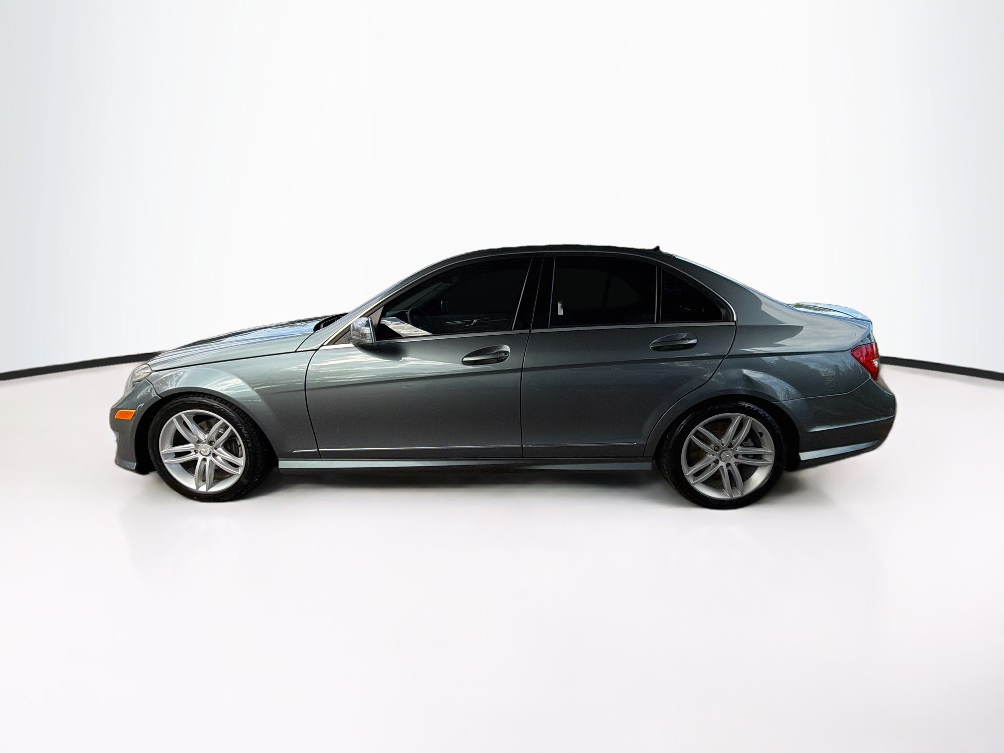 Used 2012 Mercedes-Benz C 300 4MATIC Sedan image 4