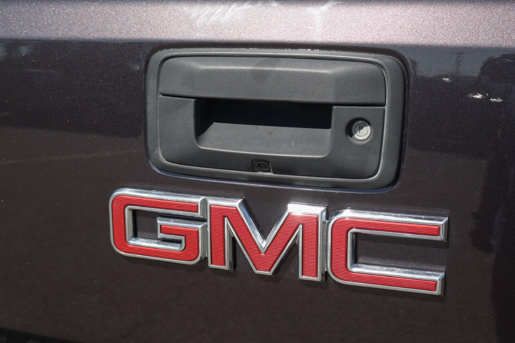 Used 2015 GMC Sierra 2500 Denali w/ Duramax Plus Package AWD/4WD image 55