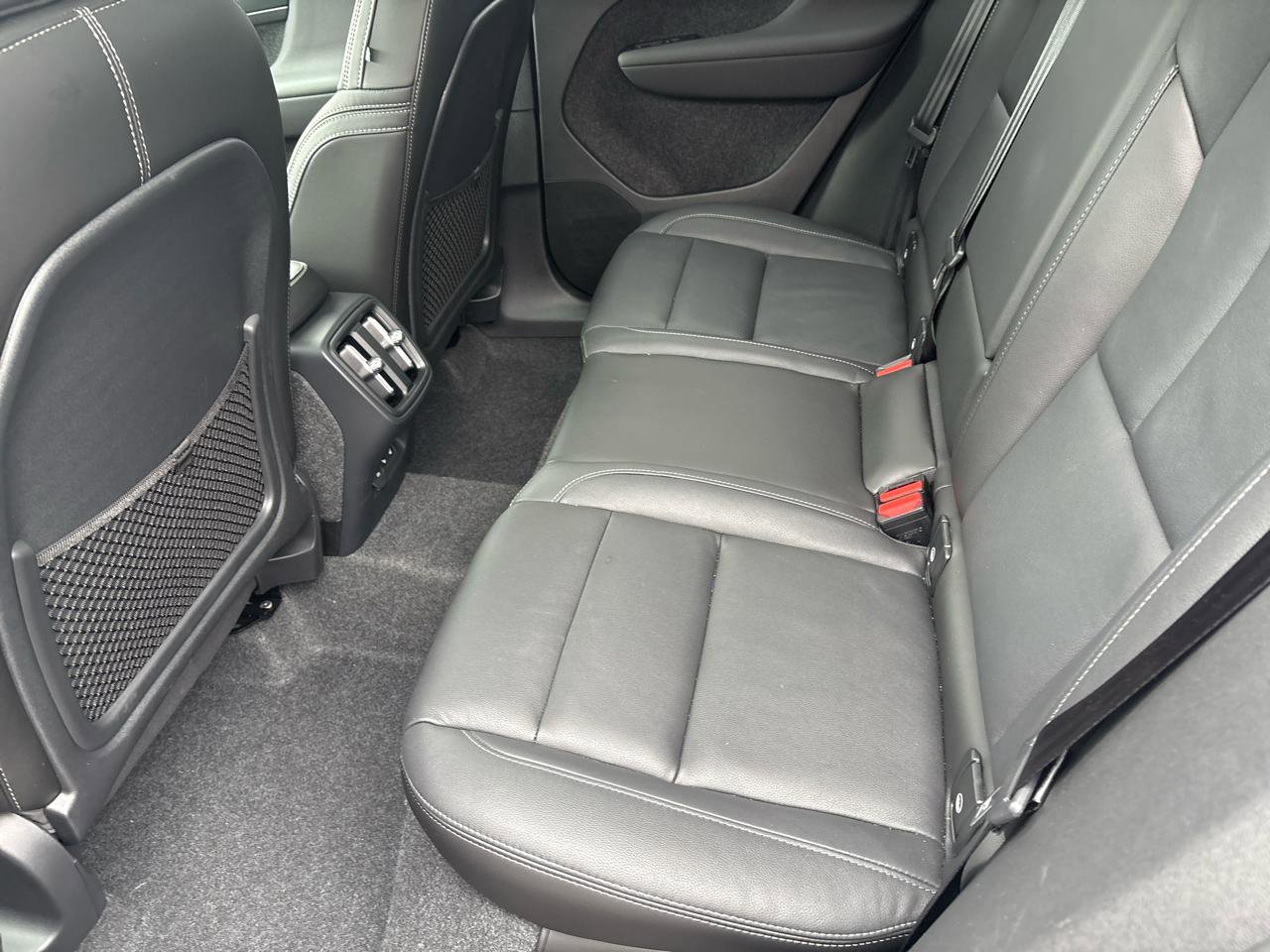 Used 2025 Volvo XC40 B5 Core image 23