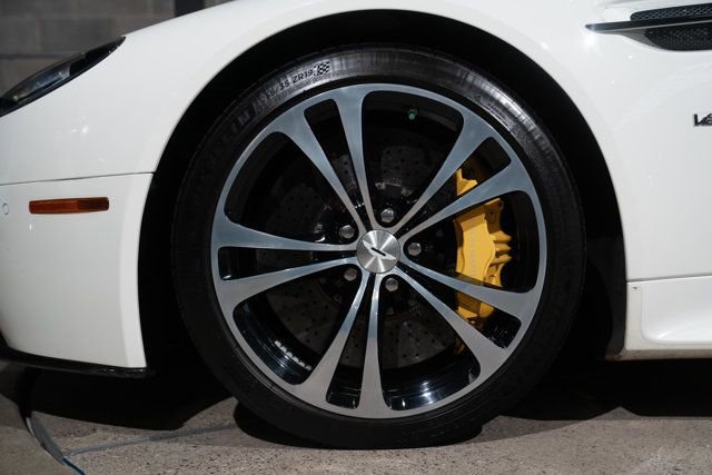 Used 2015 Aston Martin V12 Vantage S RWD image 35
