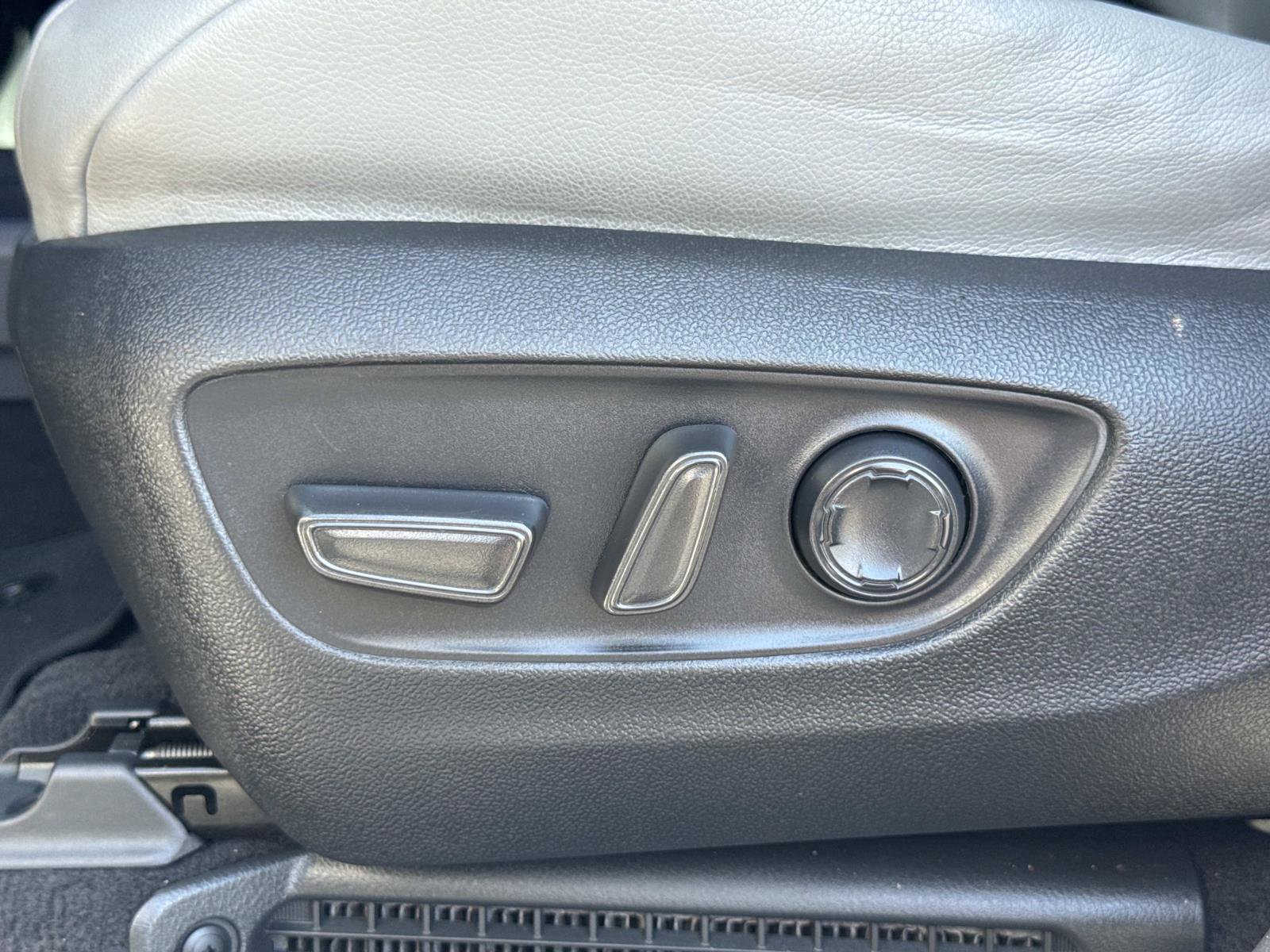 Used 2022 Toyota Sienna XLE FWD image 24