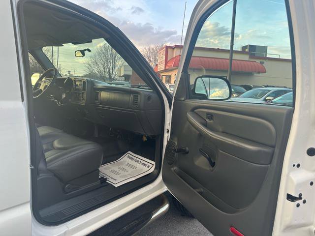 Used 2006 GMC Sierra 2500 W/T w/ Heavy-Duty Power Package image 17